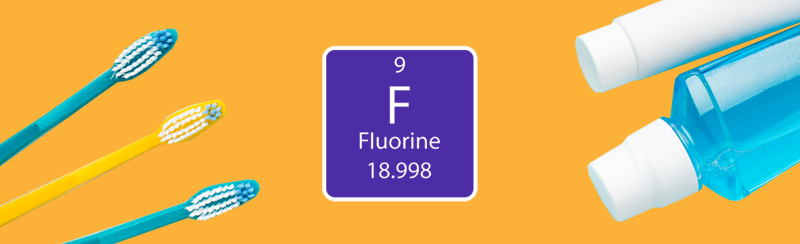 Imagem com escova de dente, pasta de dente, enxaguante bucal e fórmula do flúor